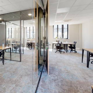 Bureau privé 30 m² 10 postes Coworking Rue Saint-Etienne Lille 59800 - photo 1